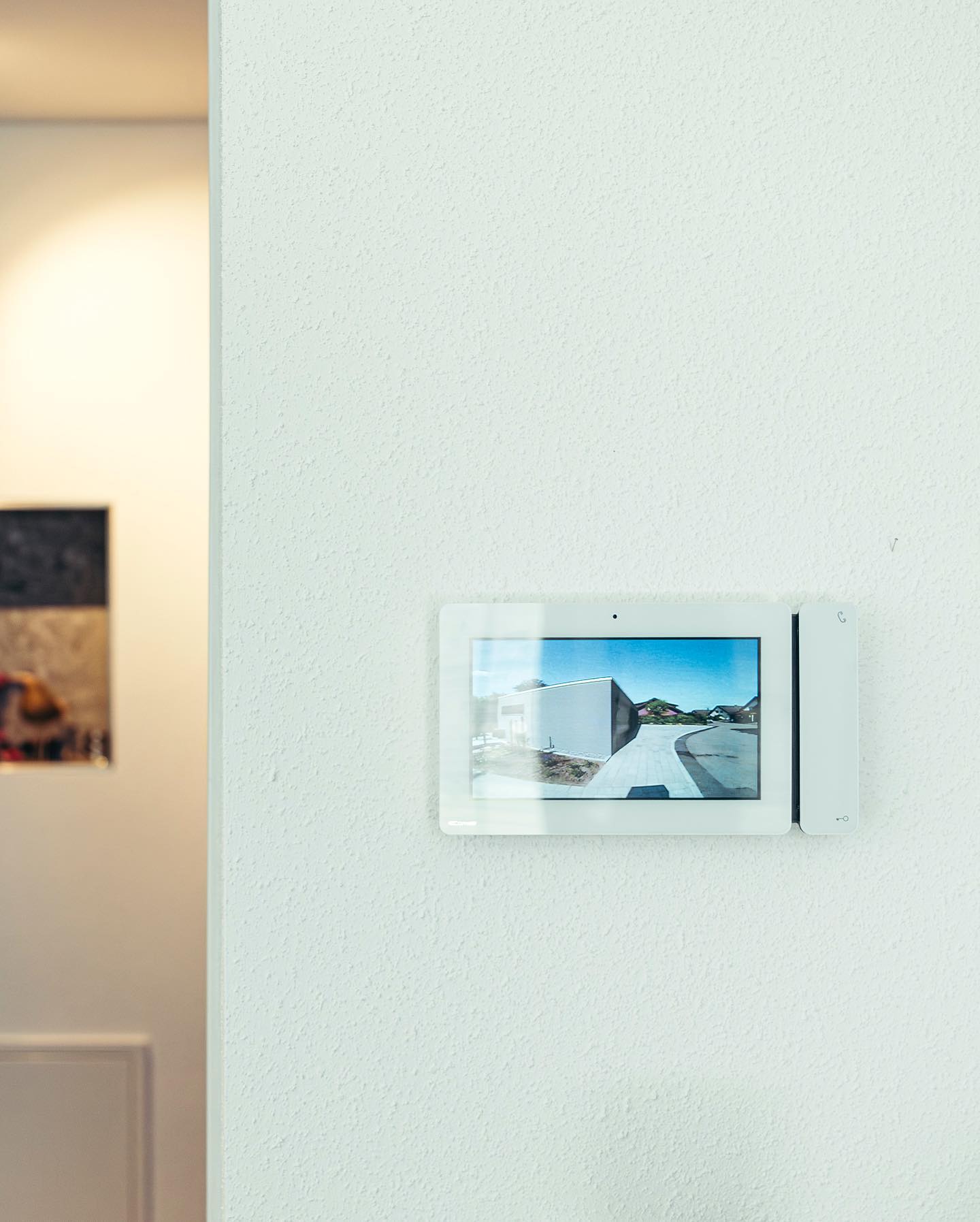 Betonstele mit Videotürkommunikation – weiteres Projektbild