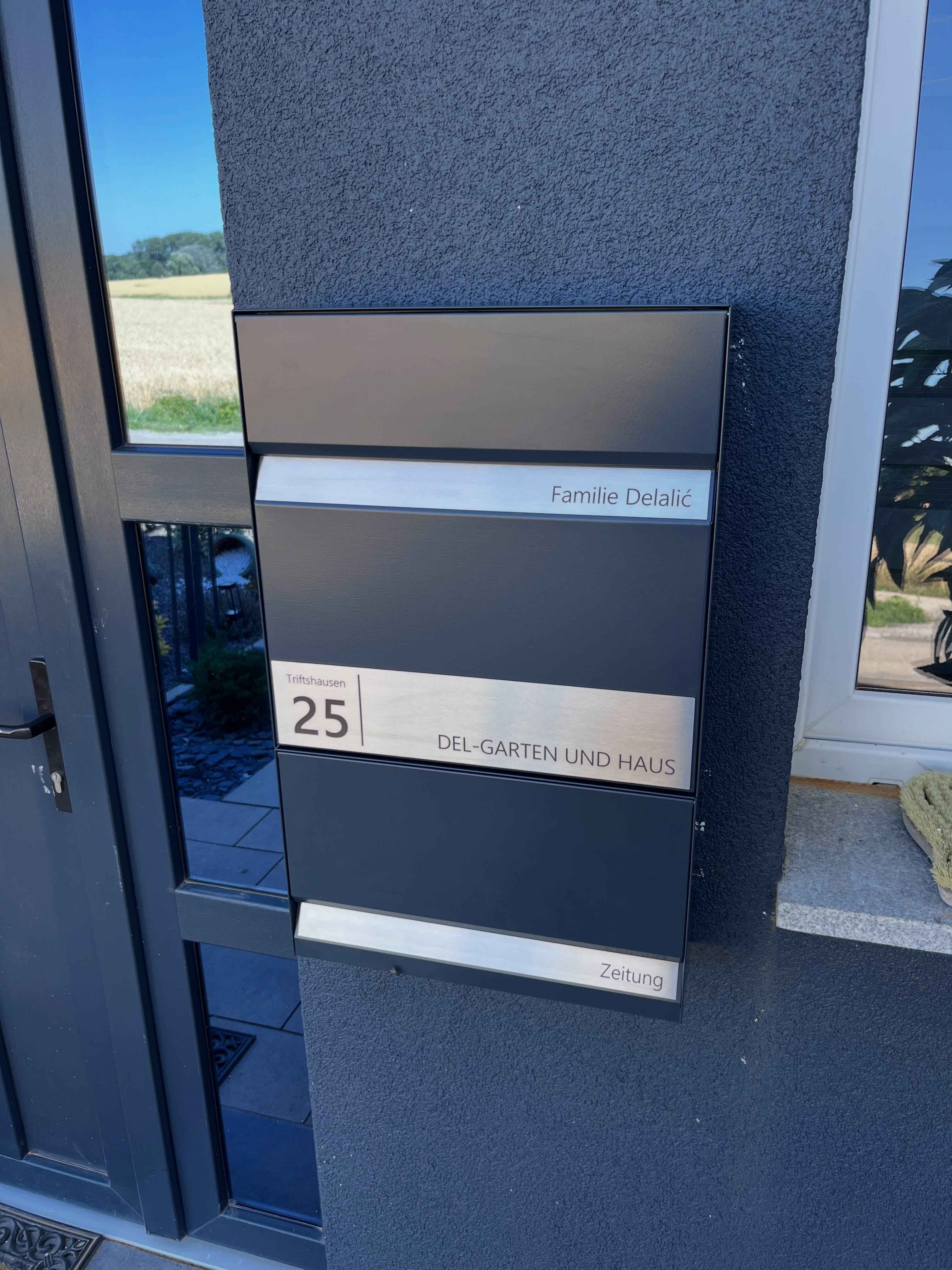 Briefkasten mit integriertem Zeitungsfach